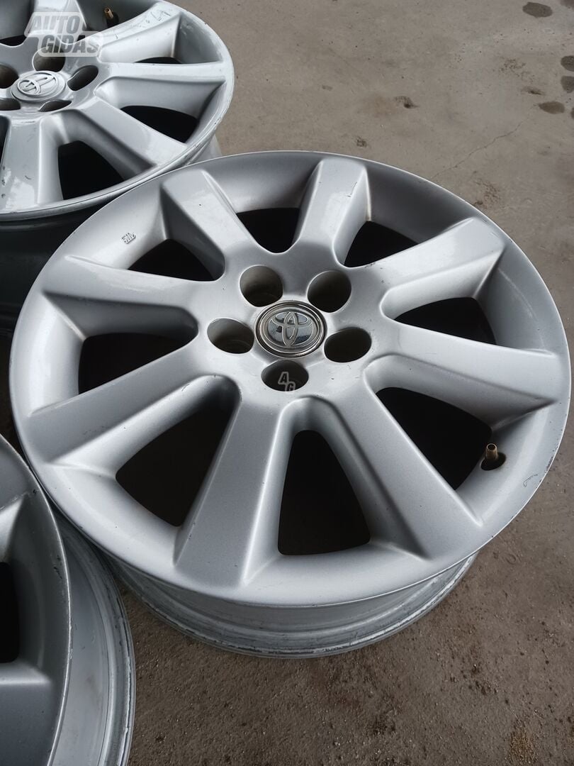 Toyota Avensis light alloy R16 rims