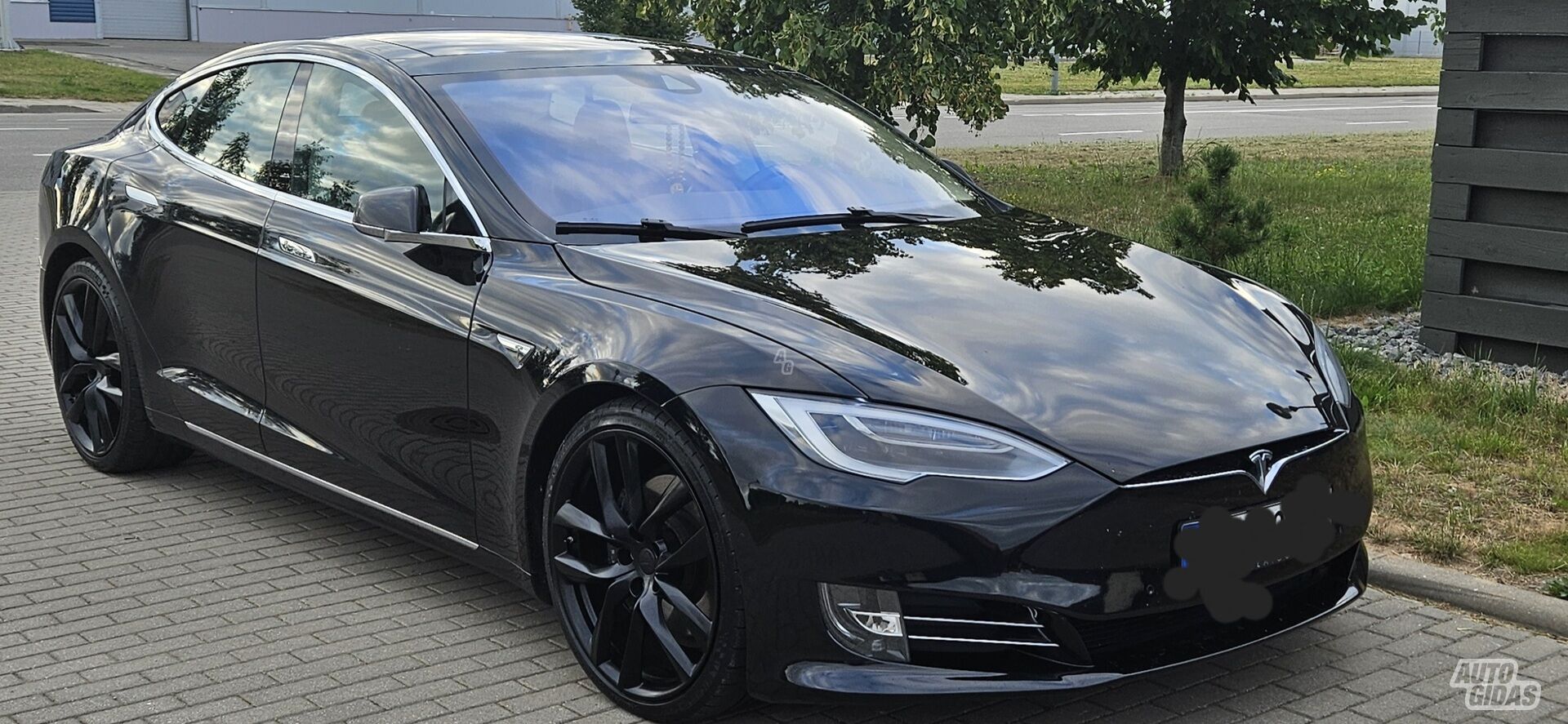 Tesla Model S 2017 m Hečbekas