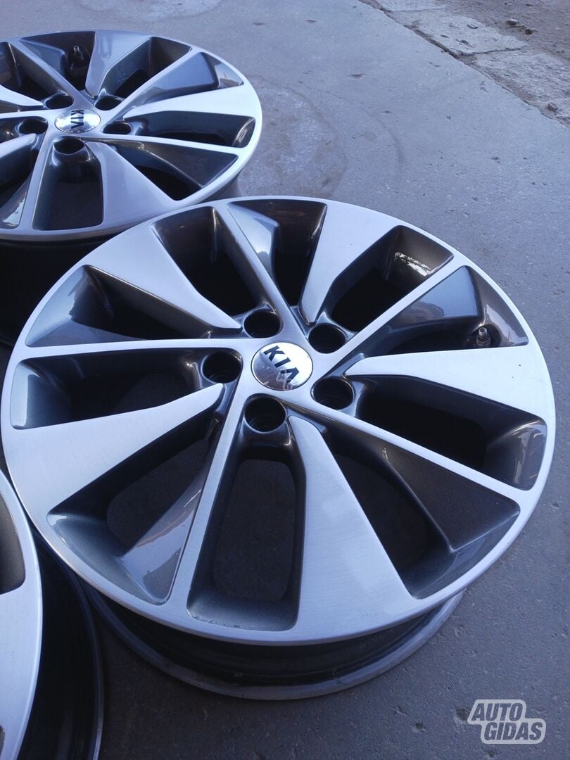 KIA light alloy R18 rims