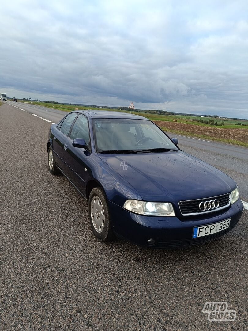 Audi A4 B5 1999 y