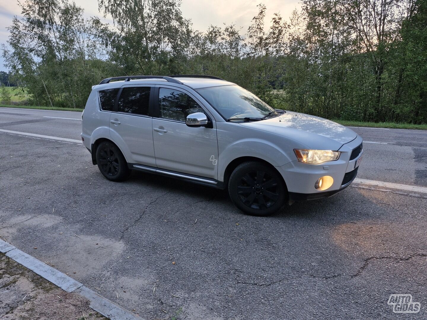 Mitsubishi Outlander 2010 y Off-road / Crossover