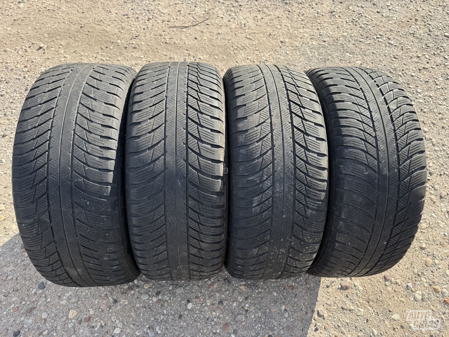 Bridgestone SIunciam, 3-4mm 2019 R17 winter tyres passanger car