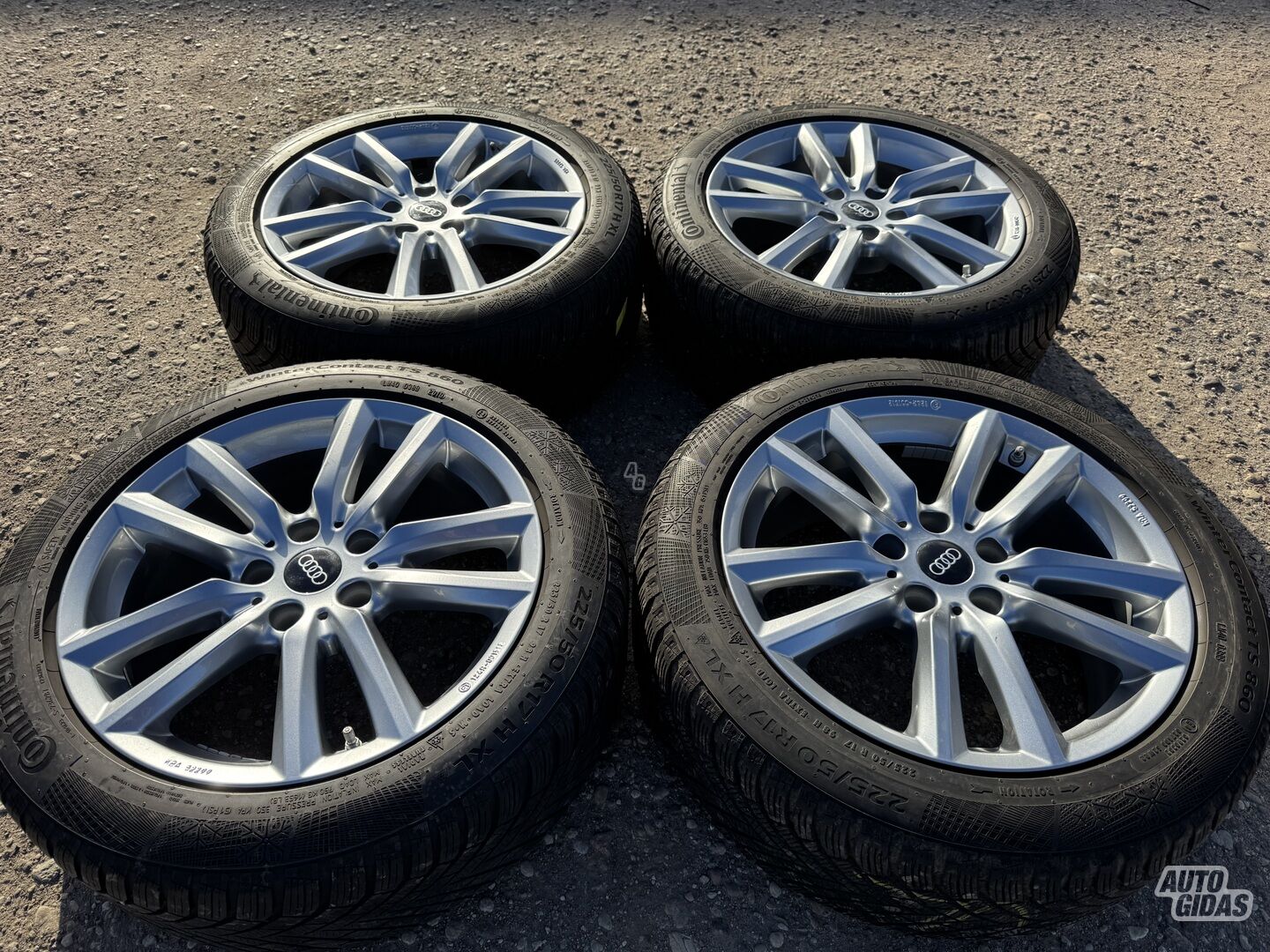 Audi Siunciam, 7.5J ET27 light alloy R17 rims