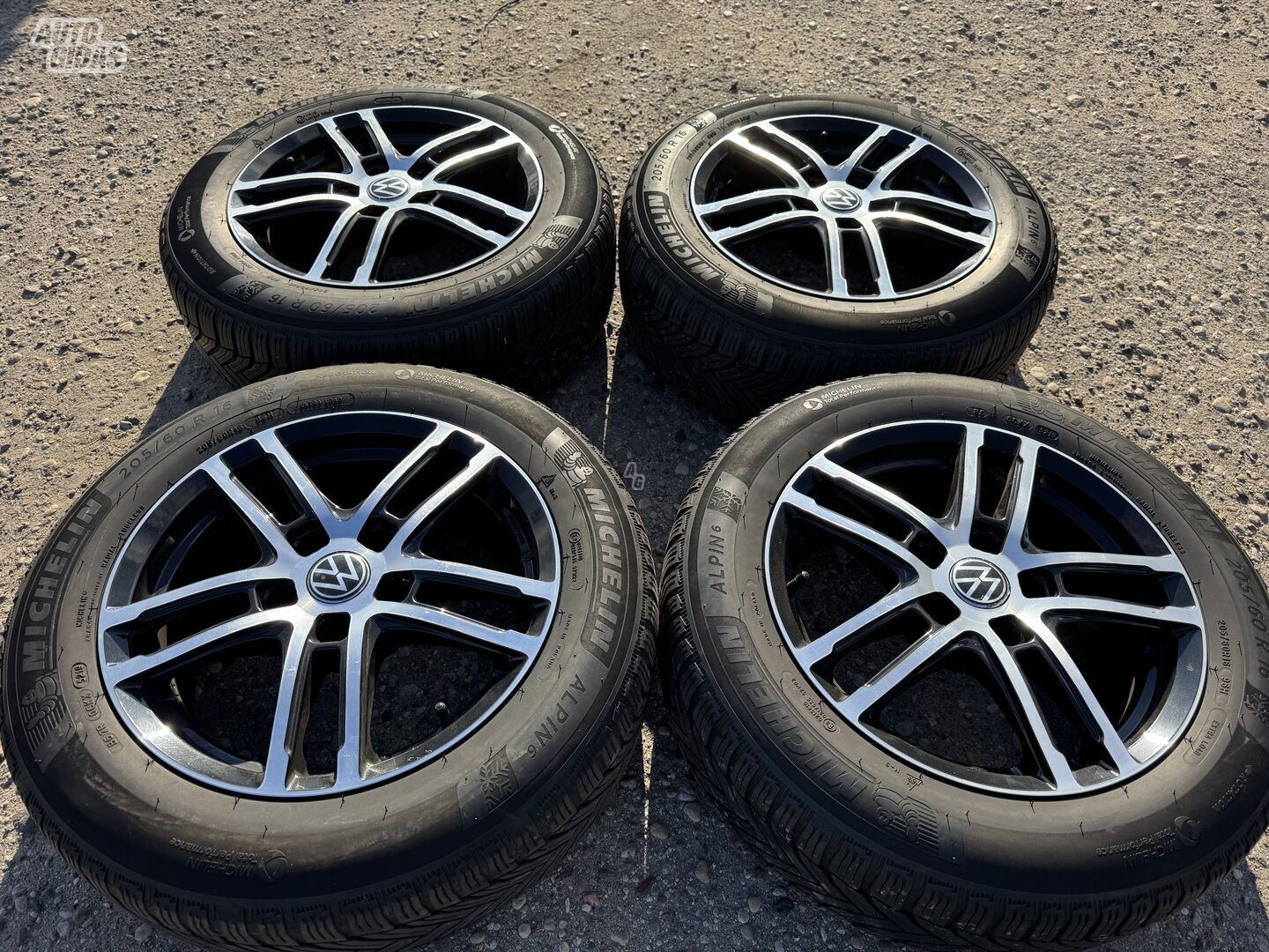 Volkswagen Siunciam, 7J ET35 light alloy R16 rims