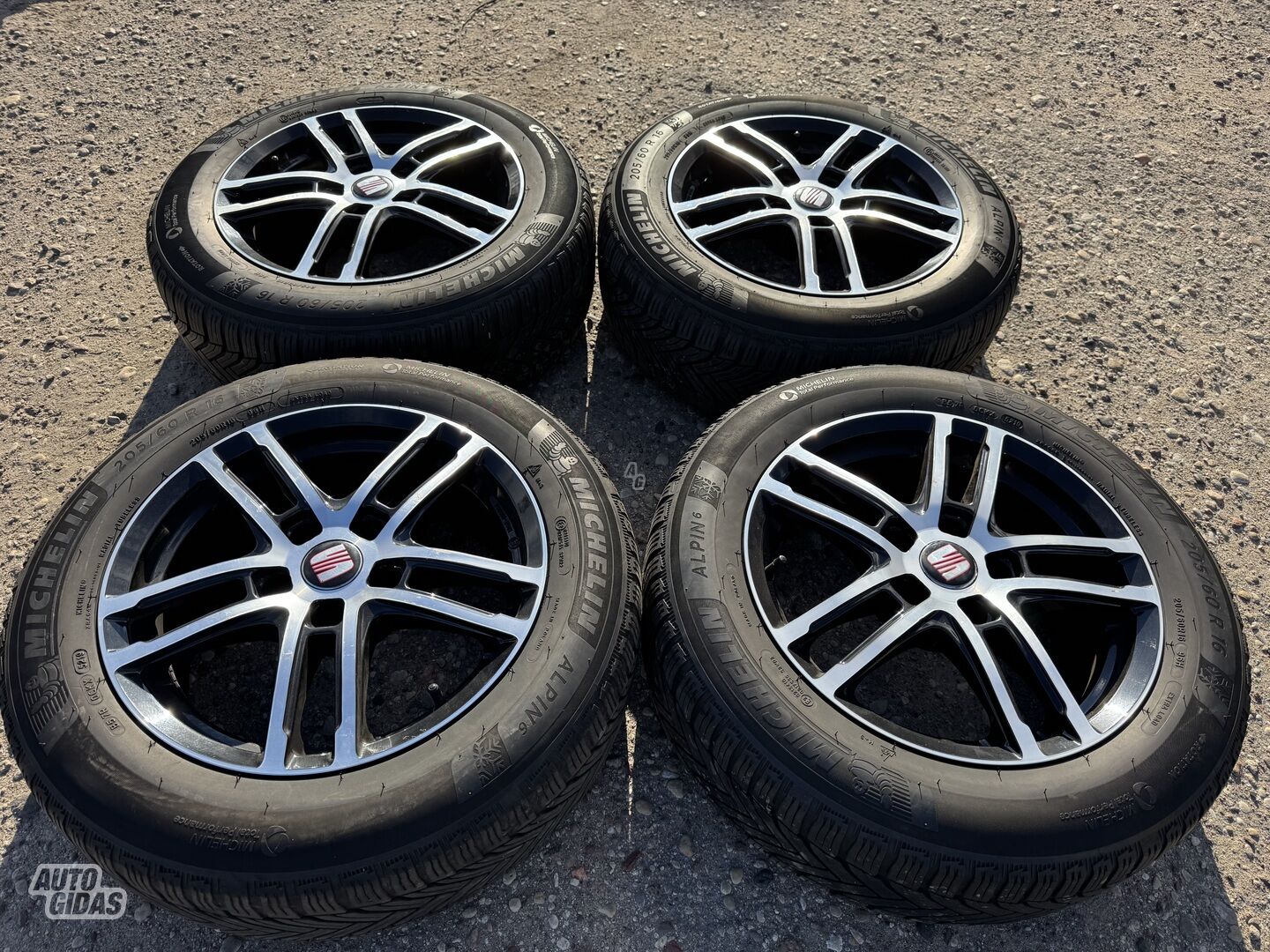 Seat SIunciam, 7J ET35 light alloy R16 rims