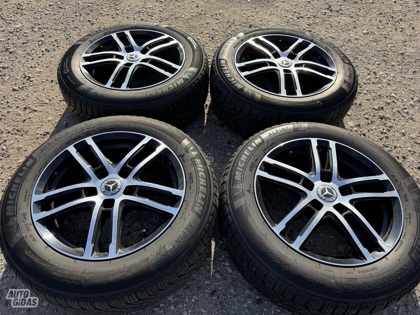 Mercedes-Benz Siunciam, 7J ET35 light alloy R16 rims