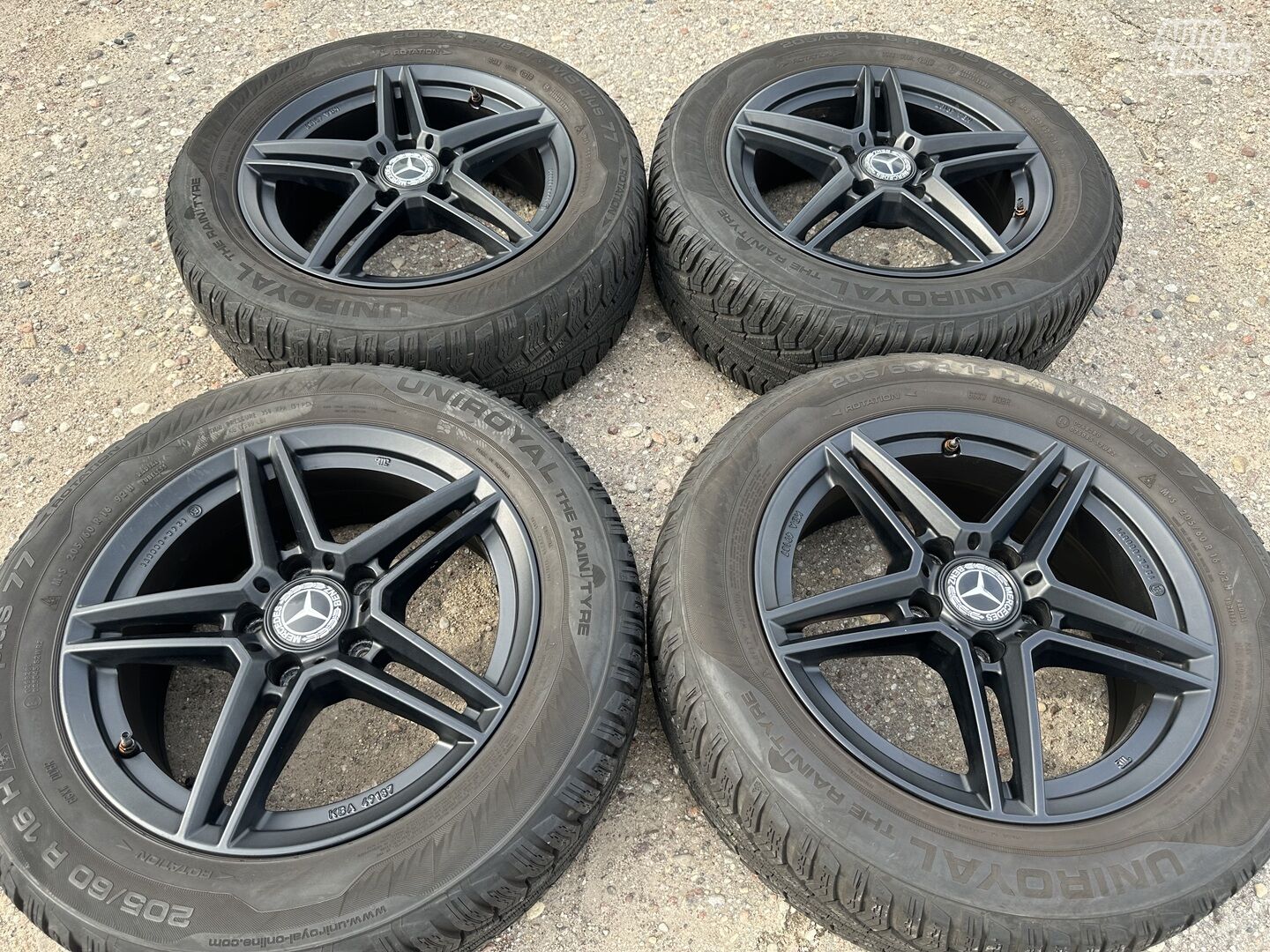 Mercedes-Benz Siunciam, 6.5J ET49 light alloy R16 rims