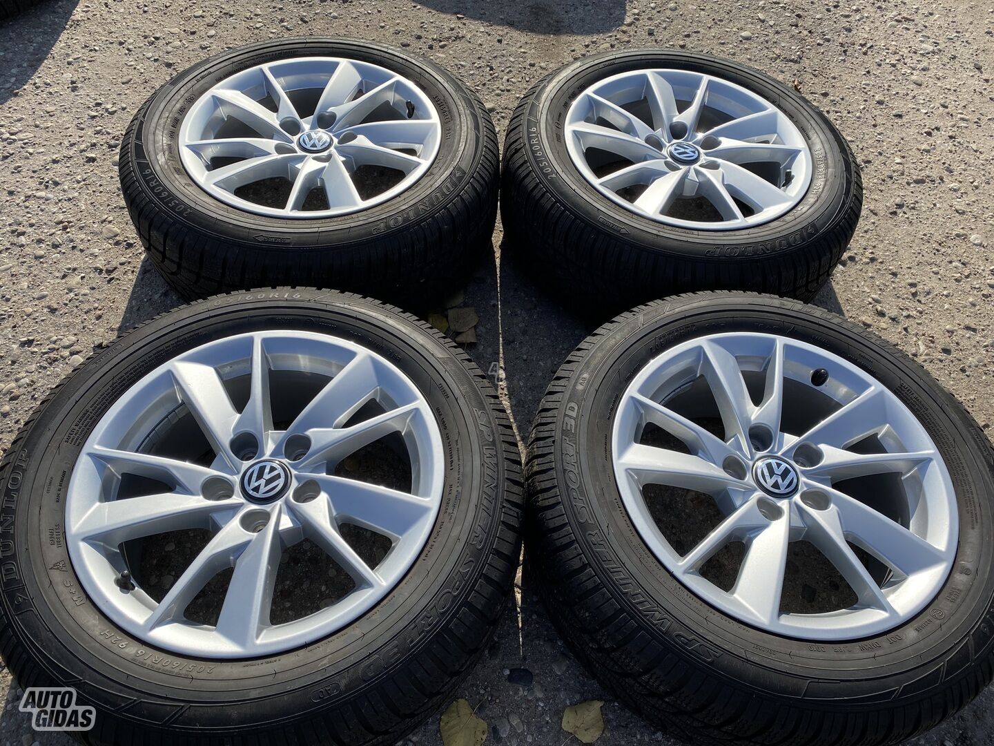 Volkswagen Siunciam, 7J ET35 light alloy R16 rims