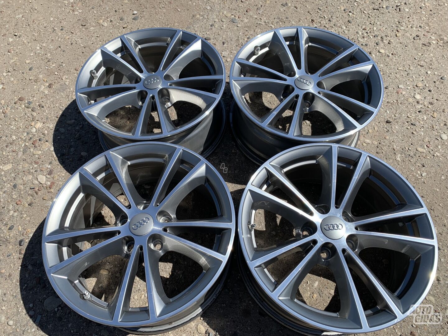 Audi Siunciam, 7,5J ET27 light alloy R17 rims