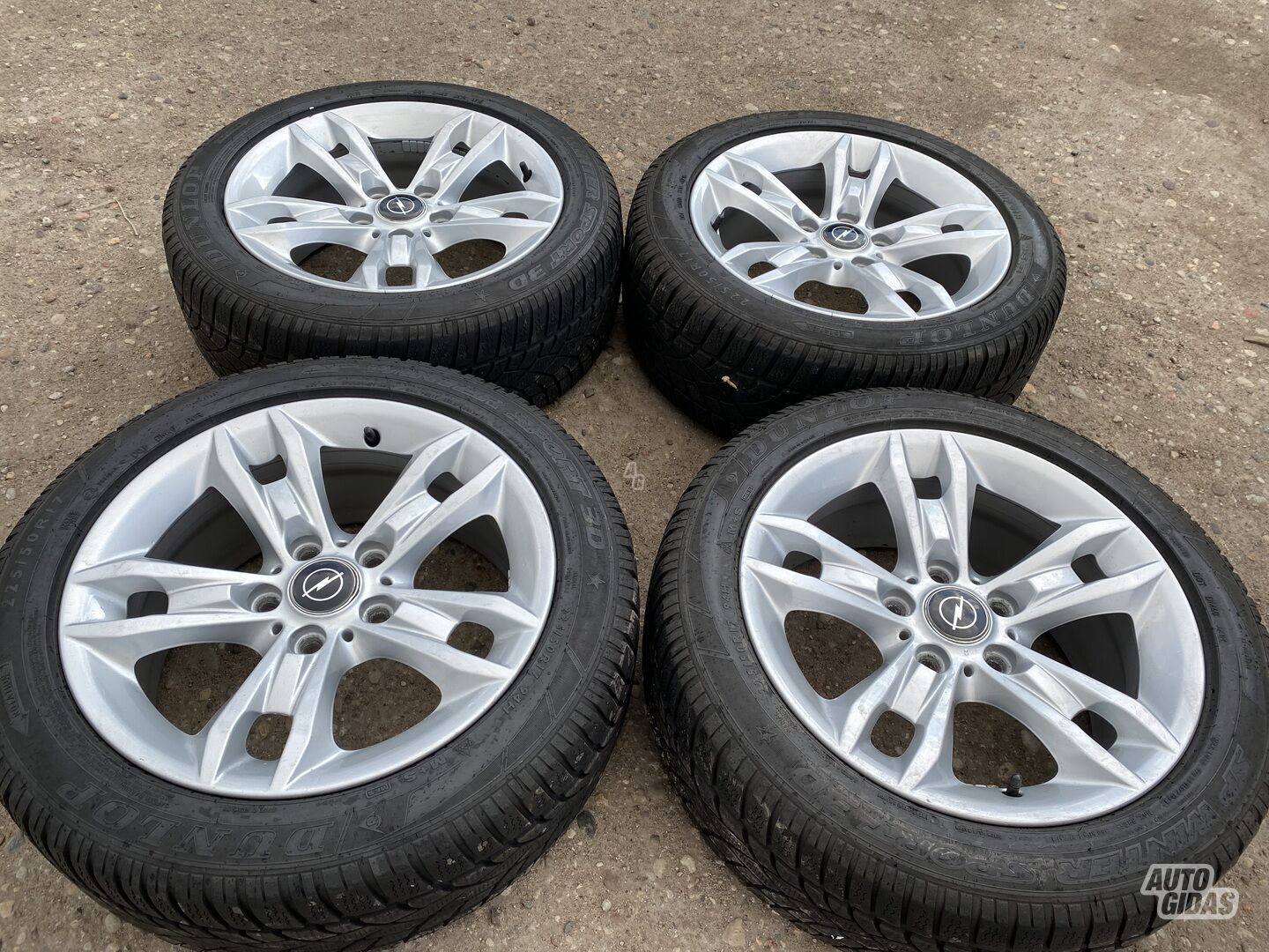 Opel Siunciam, 7,5J ET34 Insignia light alloy R17 rims