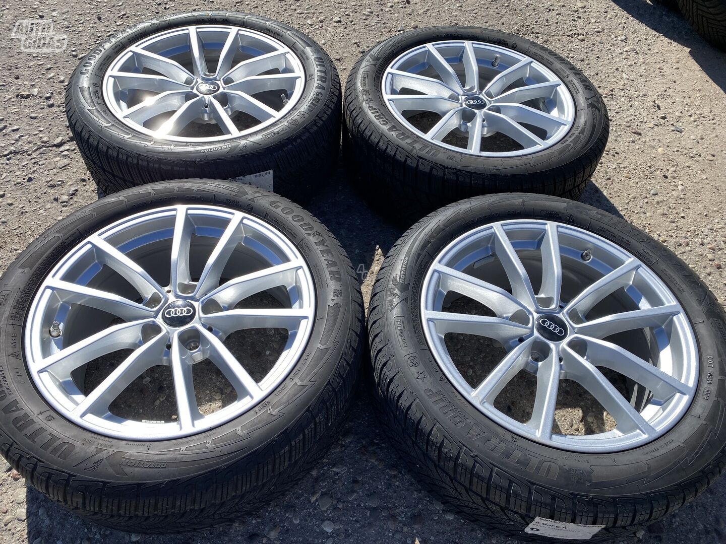 Audi Siunciam, 7,5J ET30 light alloy R17 rims