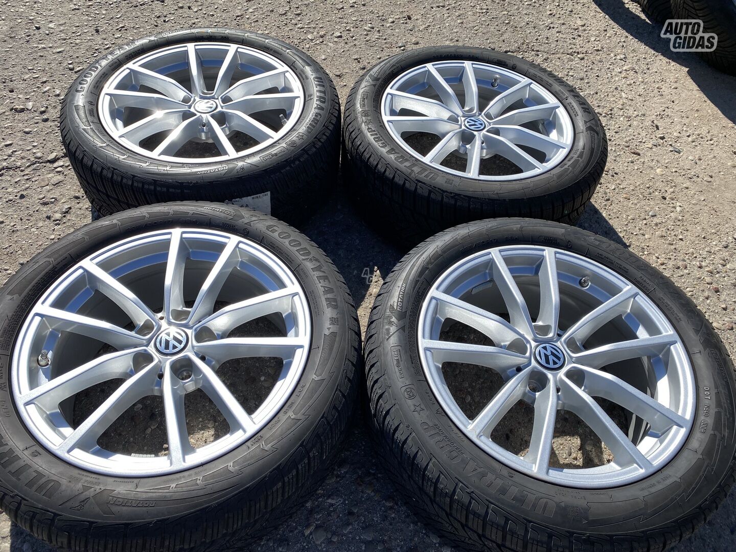 Volkswagen Siunciam, 7,5J ET30 light alloy R17 rims