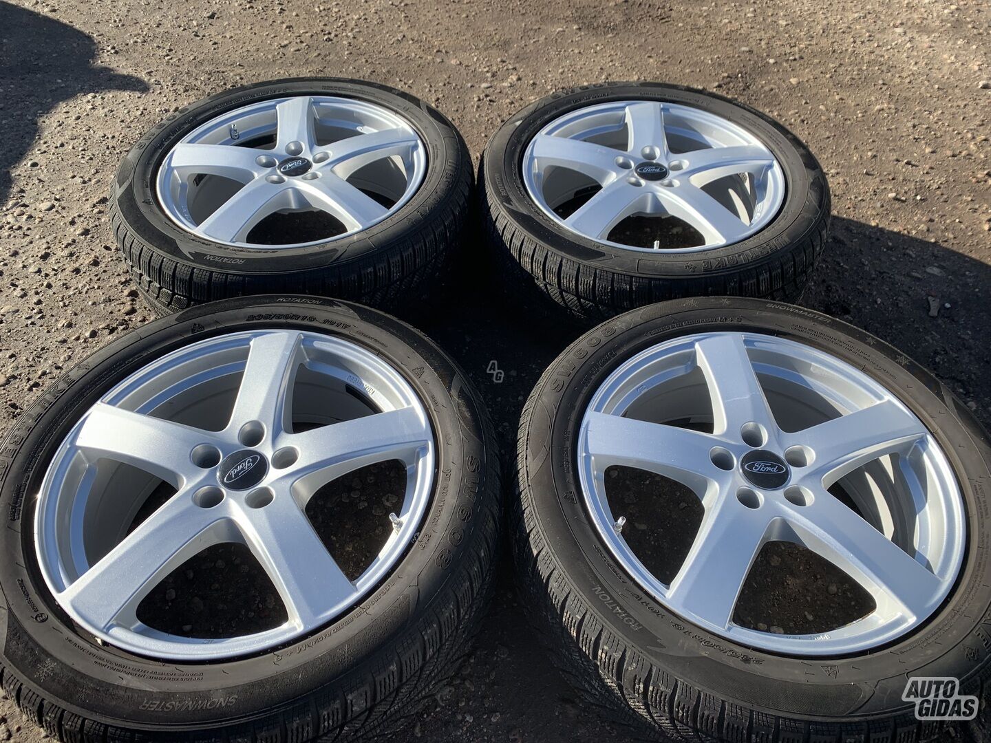 Ford Siunciam, 7,5J ET45 light alloy R18 rims