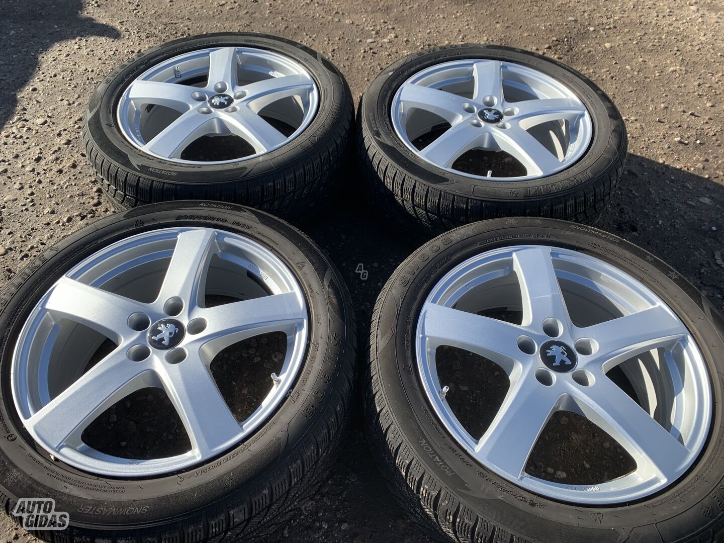 Peugeot Siunciam, 7,5J ET45 light alloy R18 rims