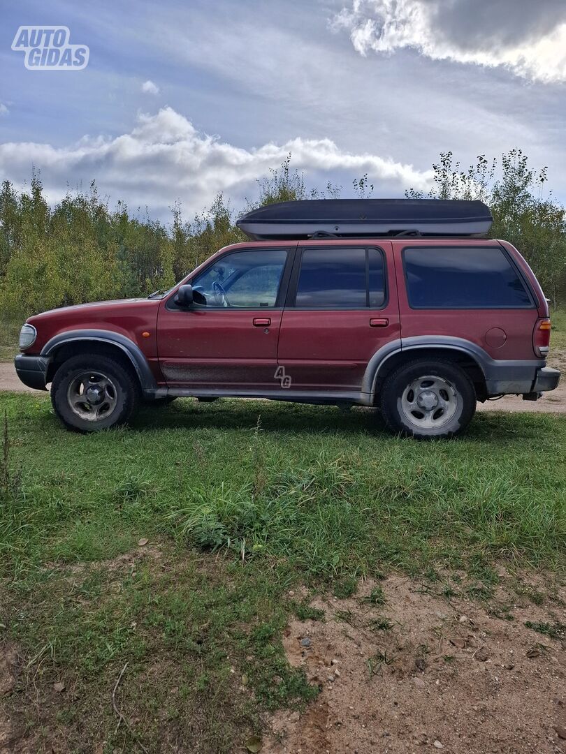 Ford Explorer II 2001 y