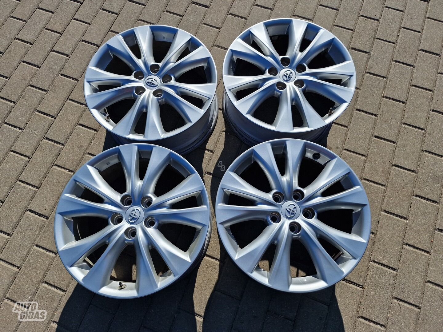 Toyota RAV4 Originalus ET45 RAV4 light alloy R18 rims