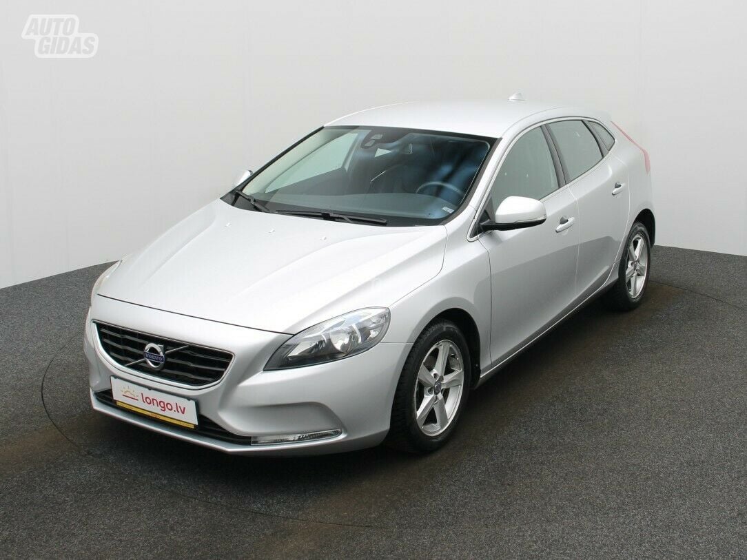 Volvo V40 2015 г Хэтчбек