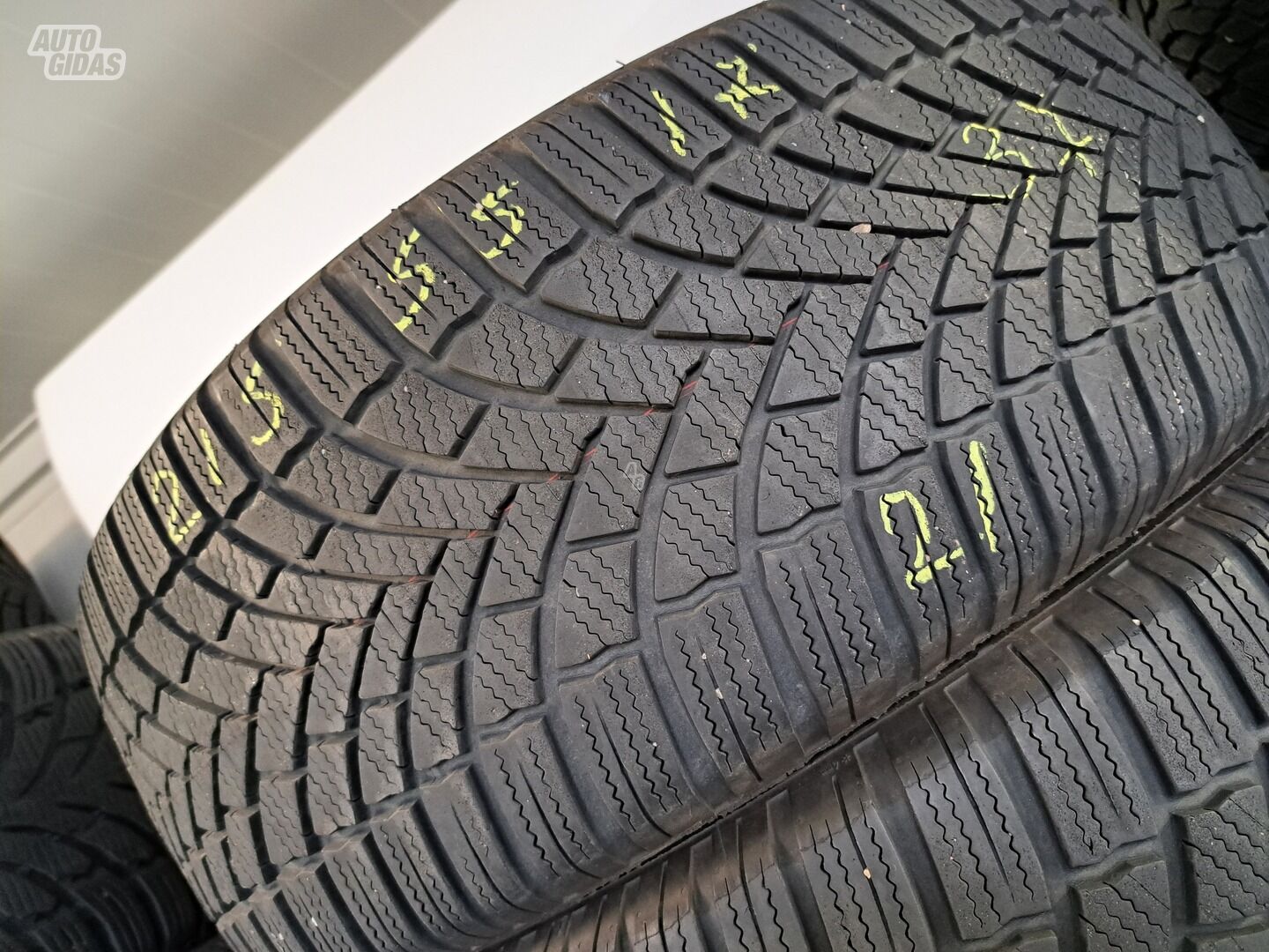 Bridgestone R17 зимние шины для автомобилей