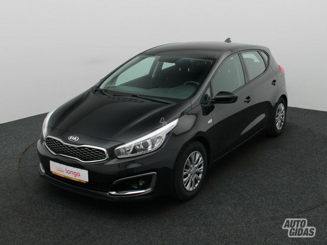 Kia Cee&apos;d 2018 y Hatchback