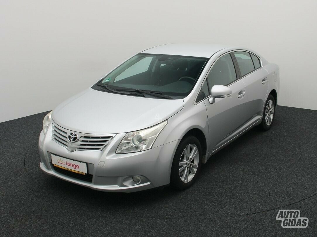 Toyota Avensis 2011 y Sedan