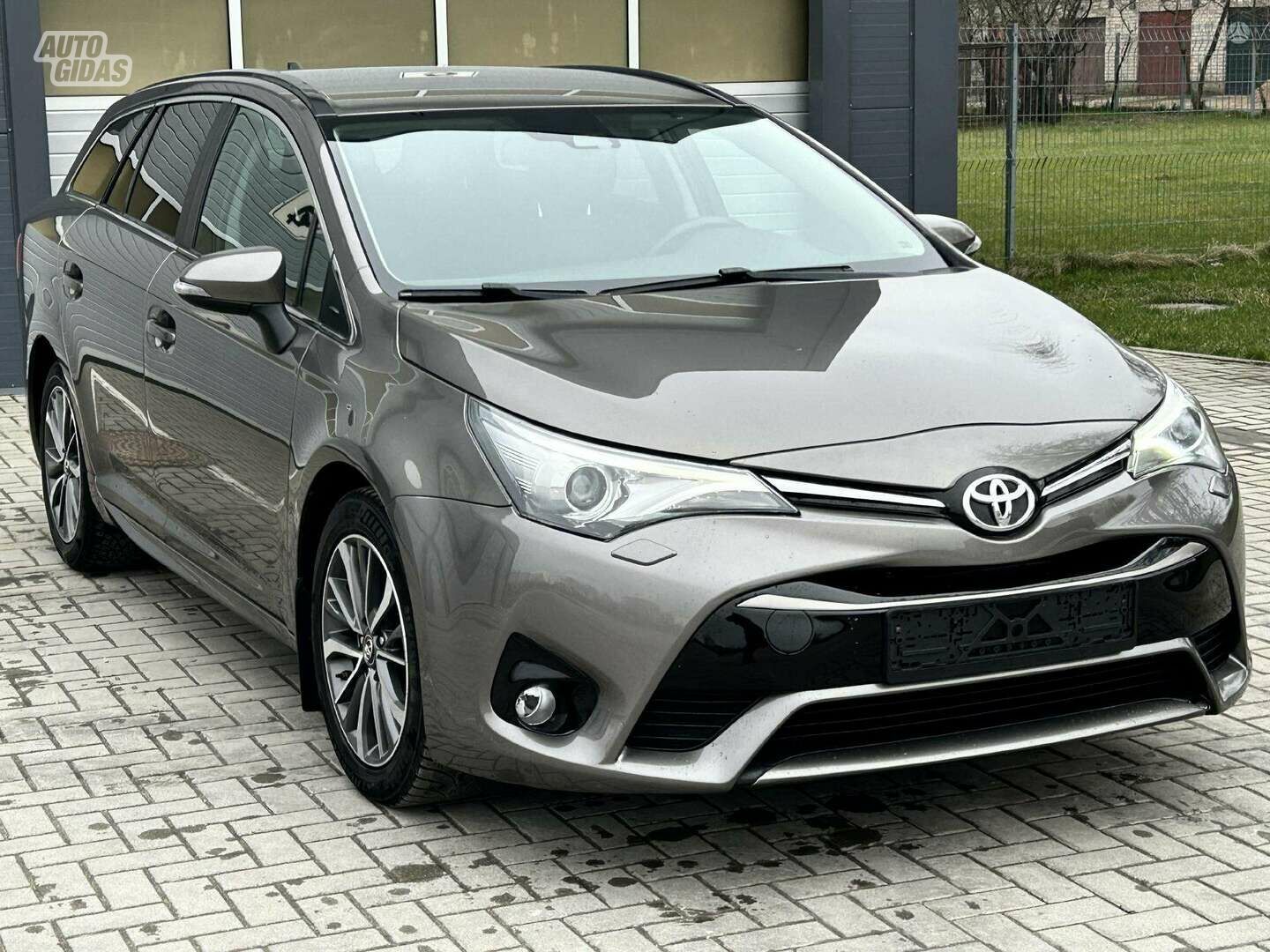 Toyota Avensis 2017 y Wagon