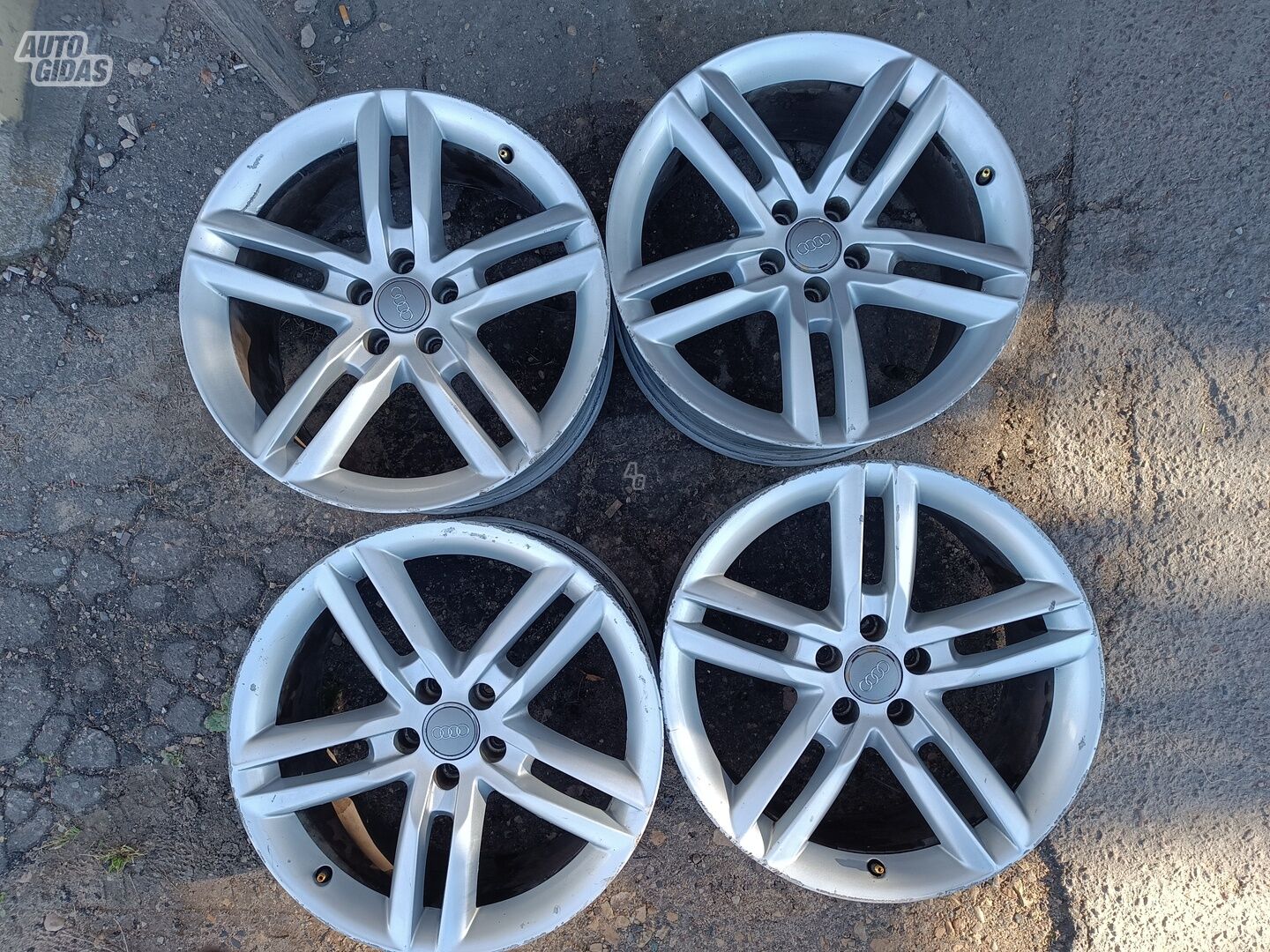 Audi A8 light alloy R19 rims