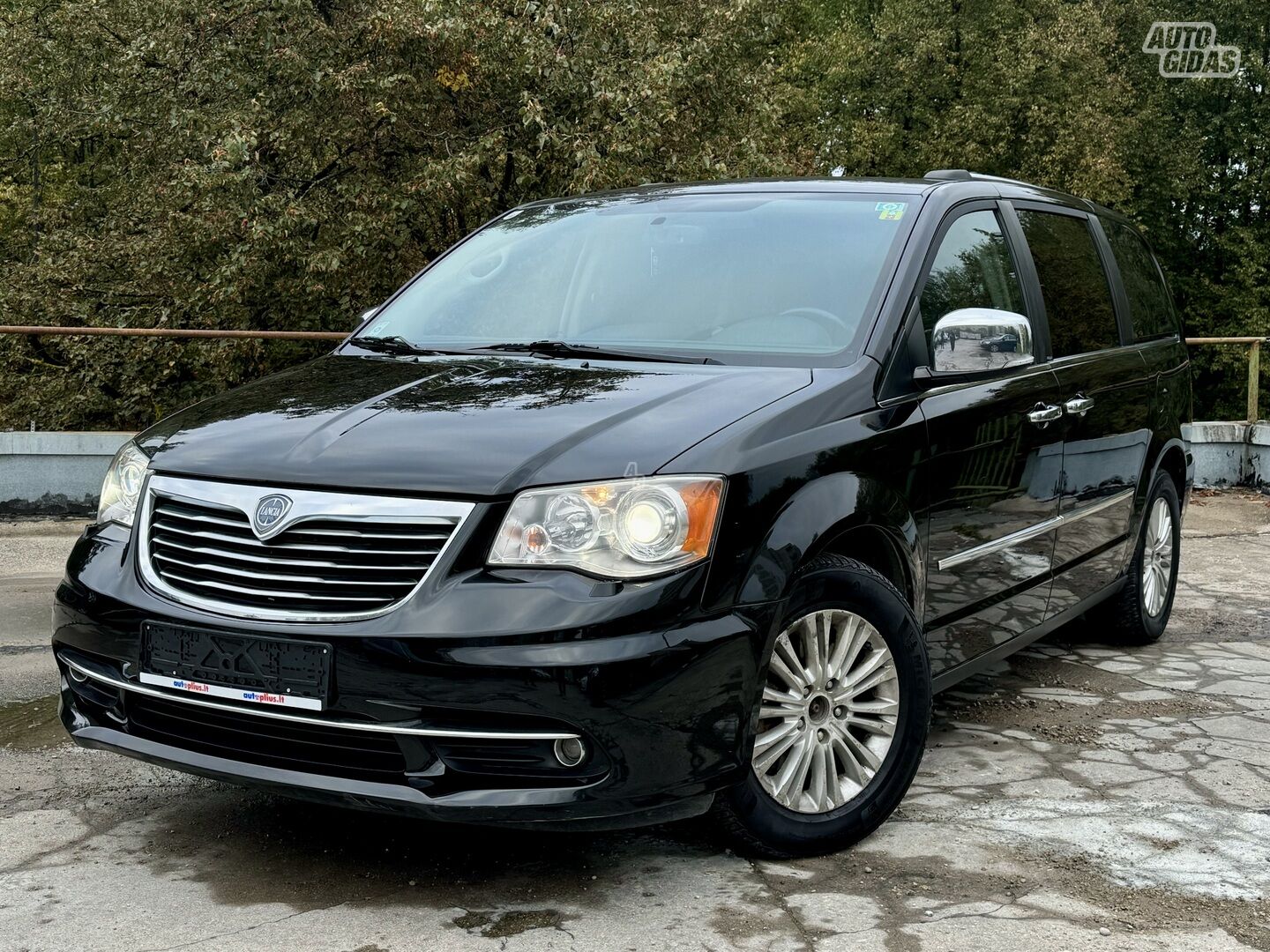 Lancia Voyager 2012 г Универсал