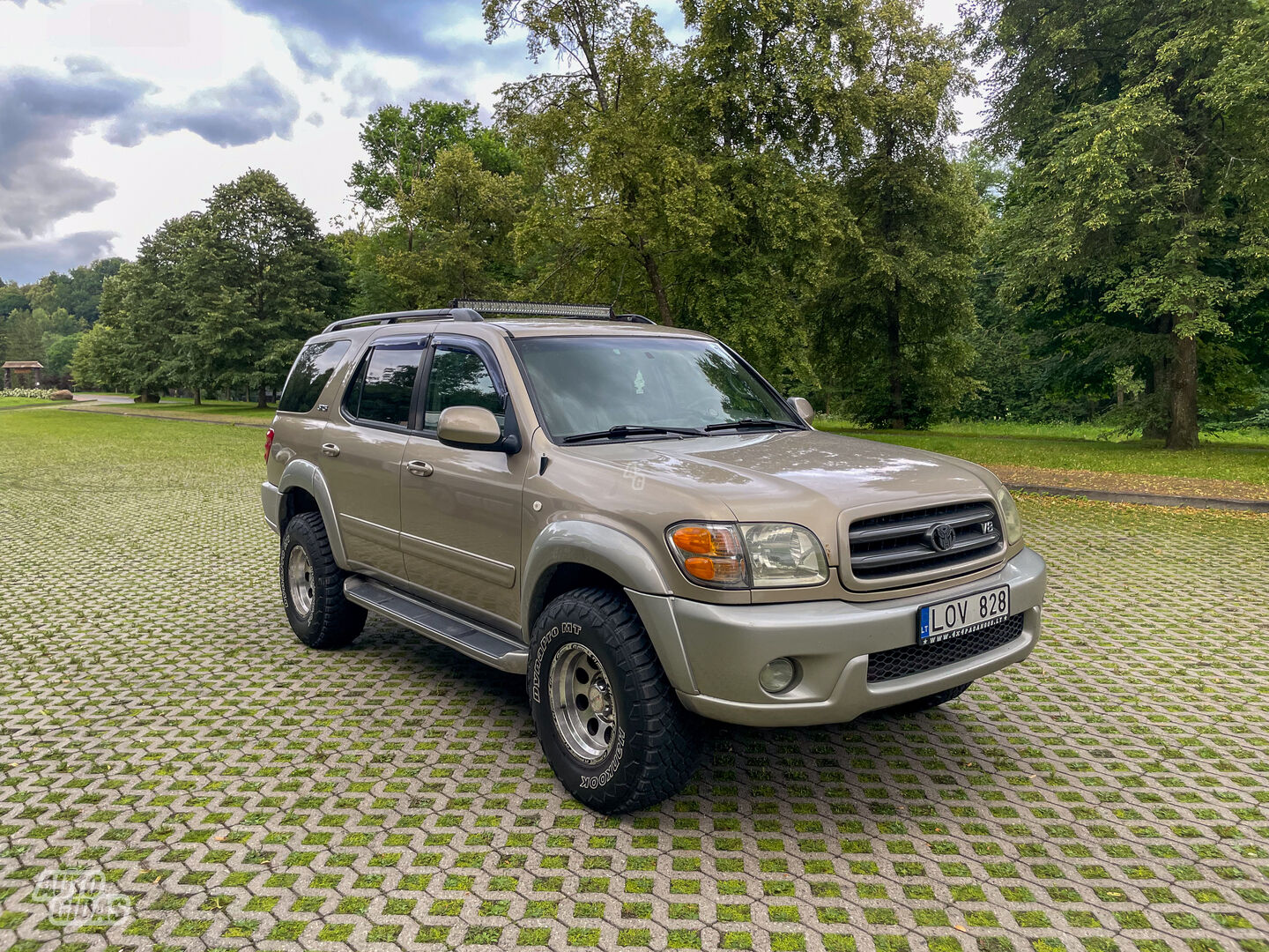 Toyota Sequoia 2003 y Off-road / Crossover