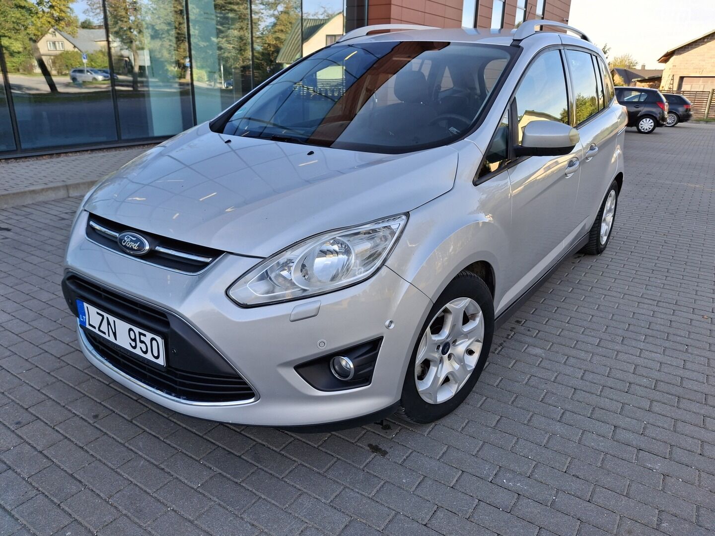 Ford Grand C-MAX 2010 y Van