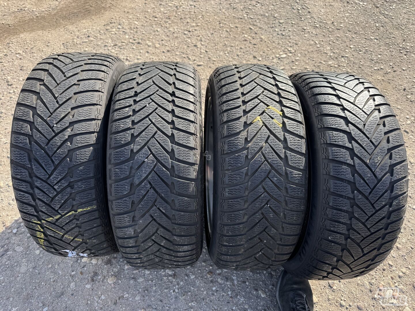 Dunlop Siunciam, 5-6mm R16 winter tyres passanger car