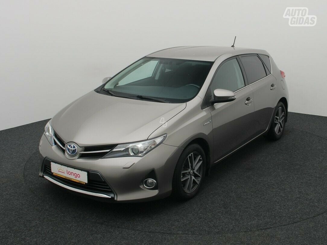 Toyota Auris 2015 г Хэтчбек