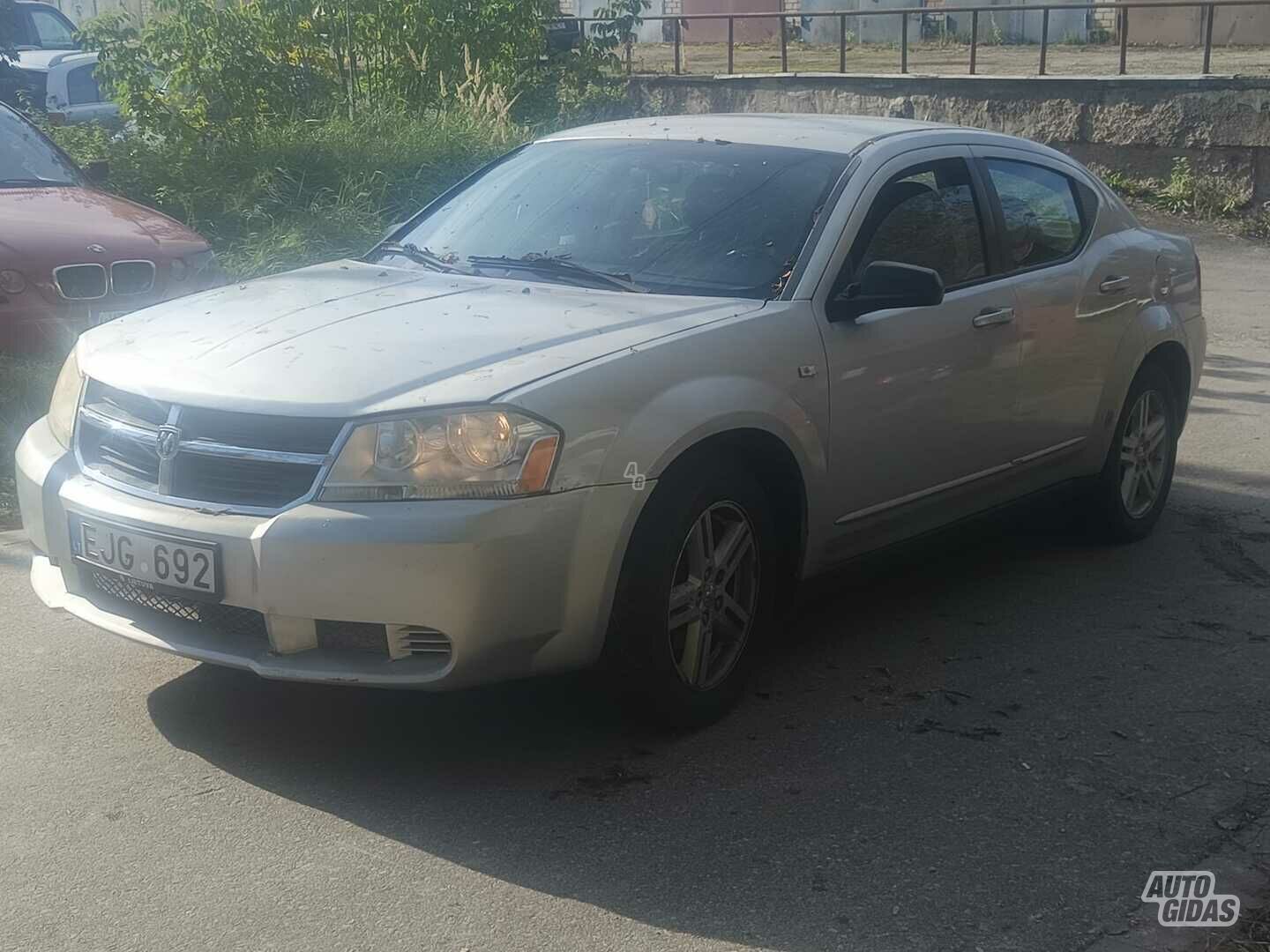 Dodge Avenger 2008 y Sedan