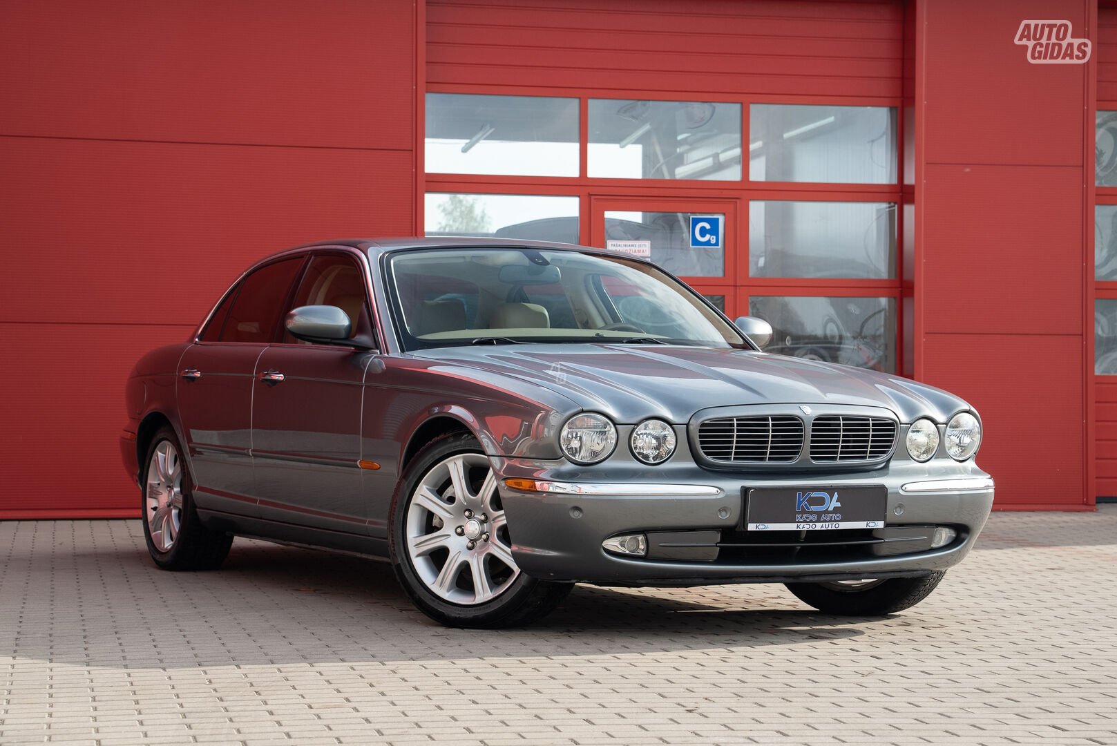 Jaguar XJ 2005 y Sedan