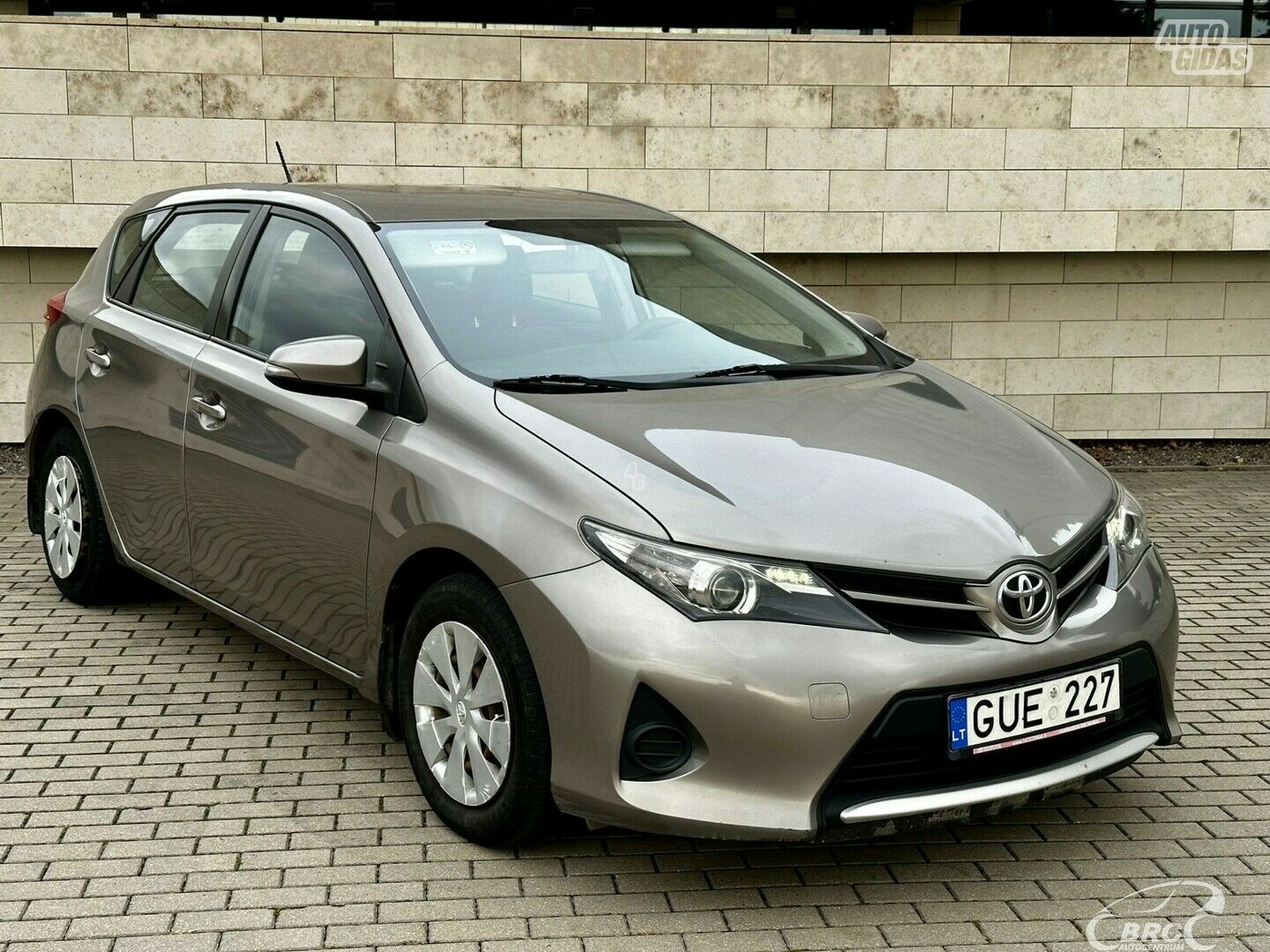 Toyota Auris 2013 г Хэтчбек