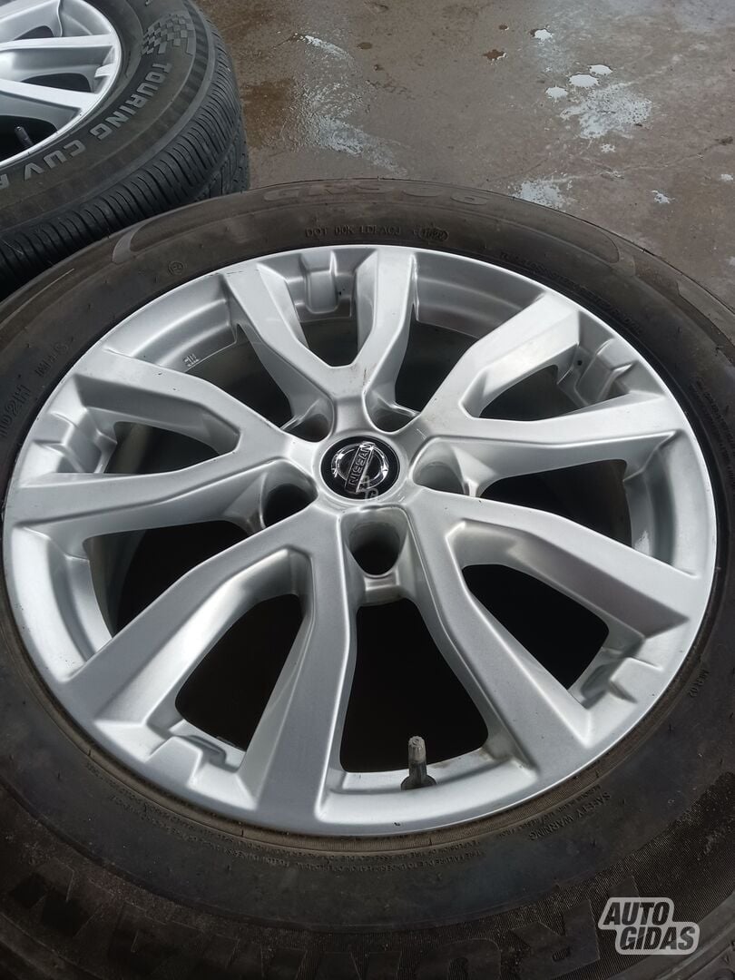 Nissan Rogue light alloy R17 rims