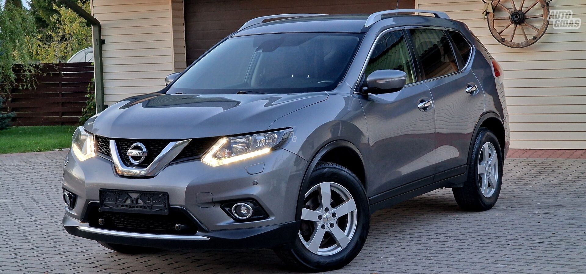 Nissan X-Trail 2014 y Off-road / Crossover