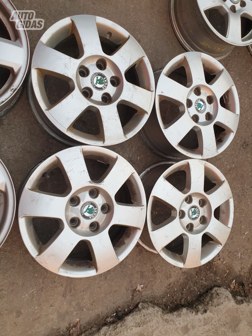 Light alloy R15 rims