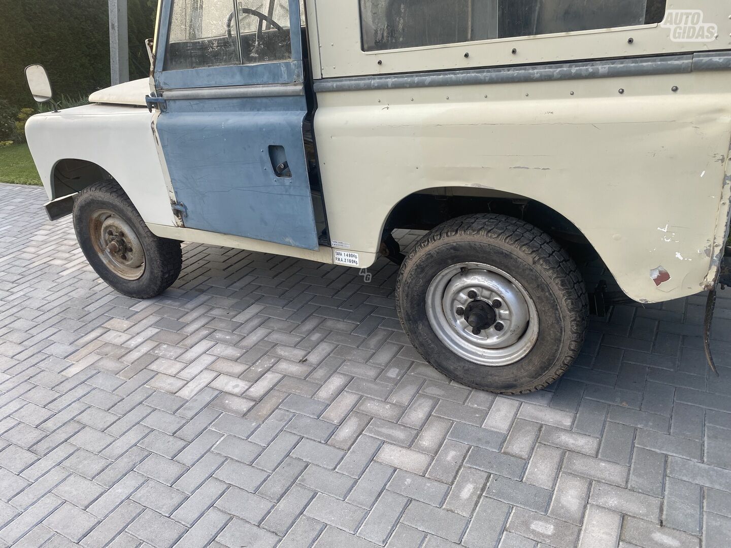 Land Rover Defender 1981 y Off-road / Crossover