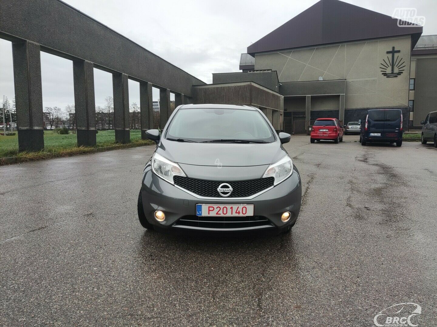 Nissan Note 2016 y Hatchback