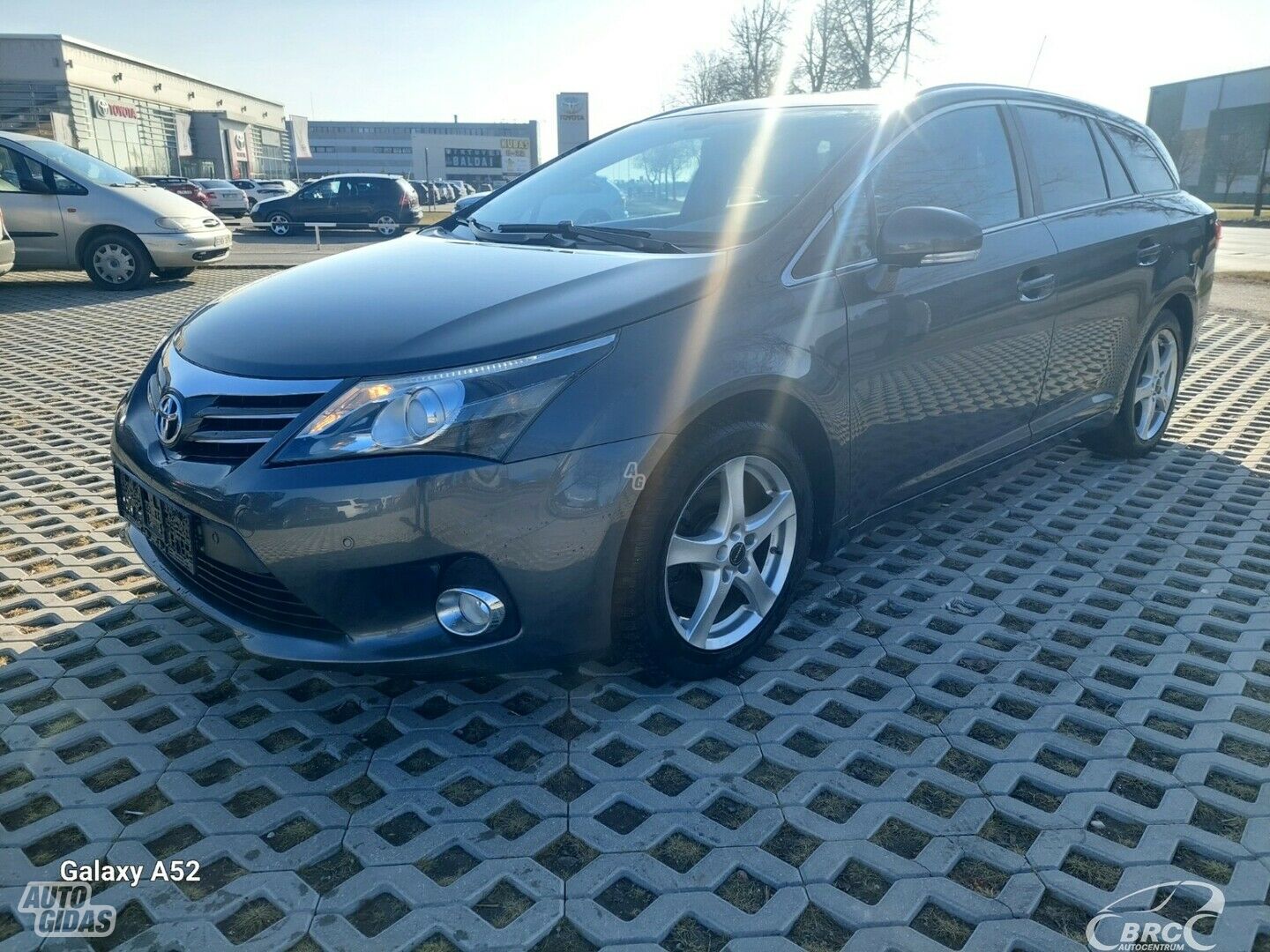 Toyota Avensis 2014 y Wagon