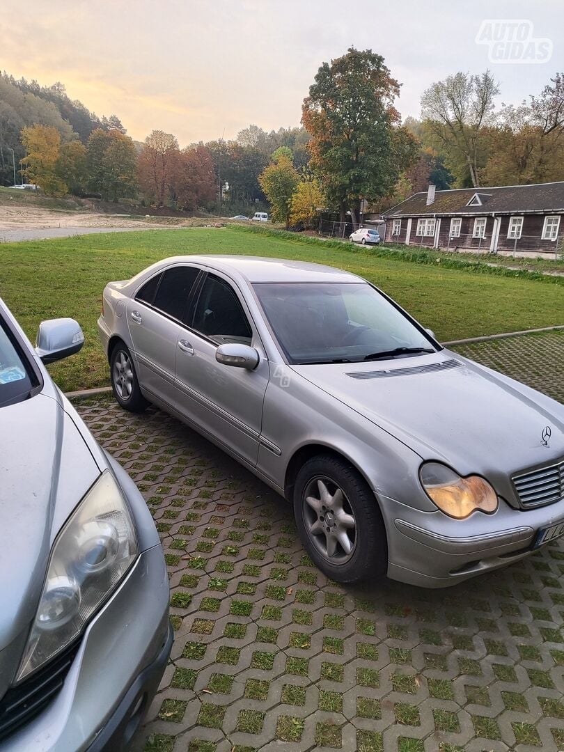 Mercedes-Benz C 200 2003 y Sedan