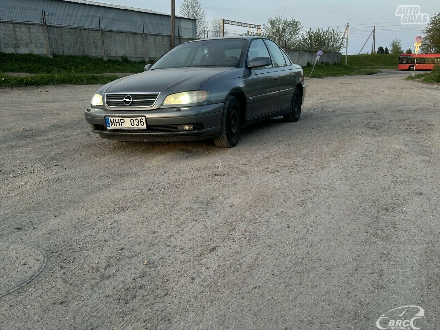 Opel Omega 2002 y Sedan