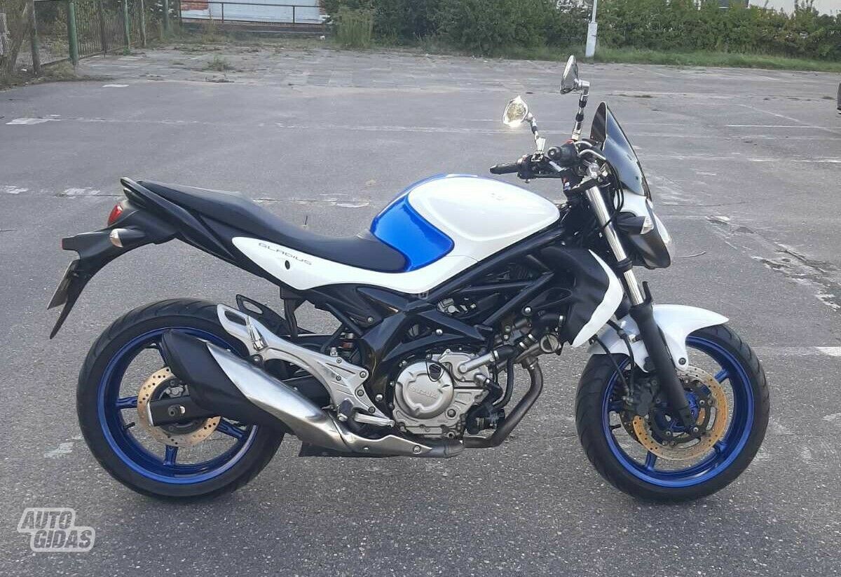 Suzuki SFV 2015 m Klasikinis / Streetbike motociklas