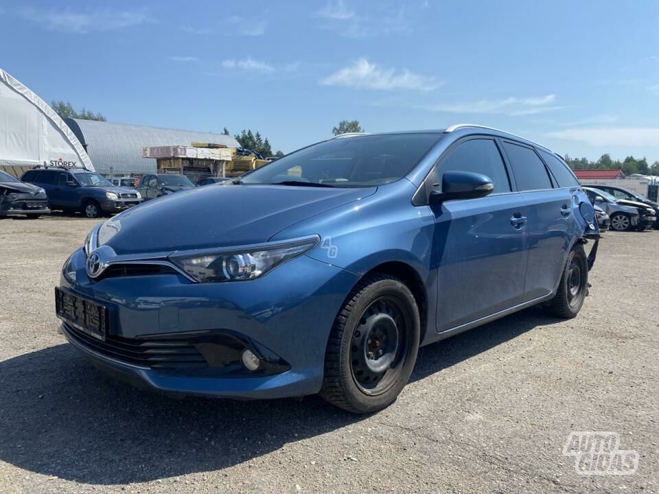 Toyota Auris 1.8 HYBRID TOURING S 1.8 2016 г