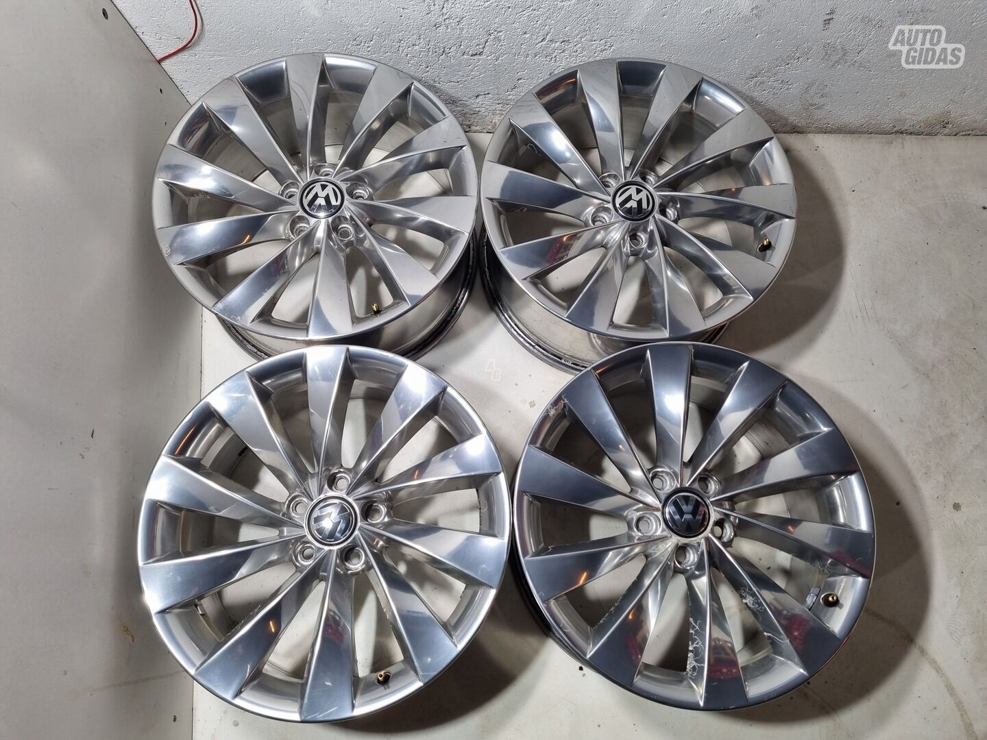 Volkswagen R18 Passat light alloy R18 rims