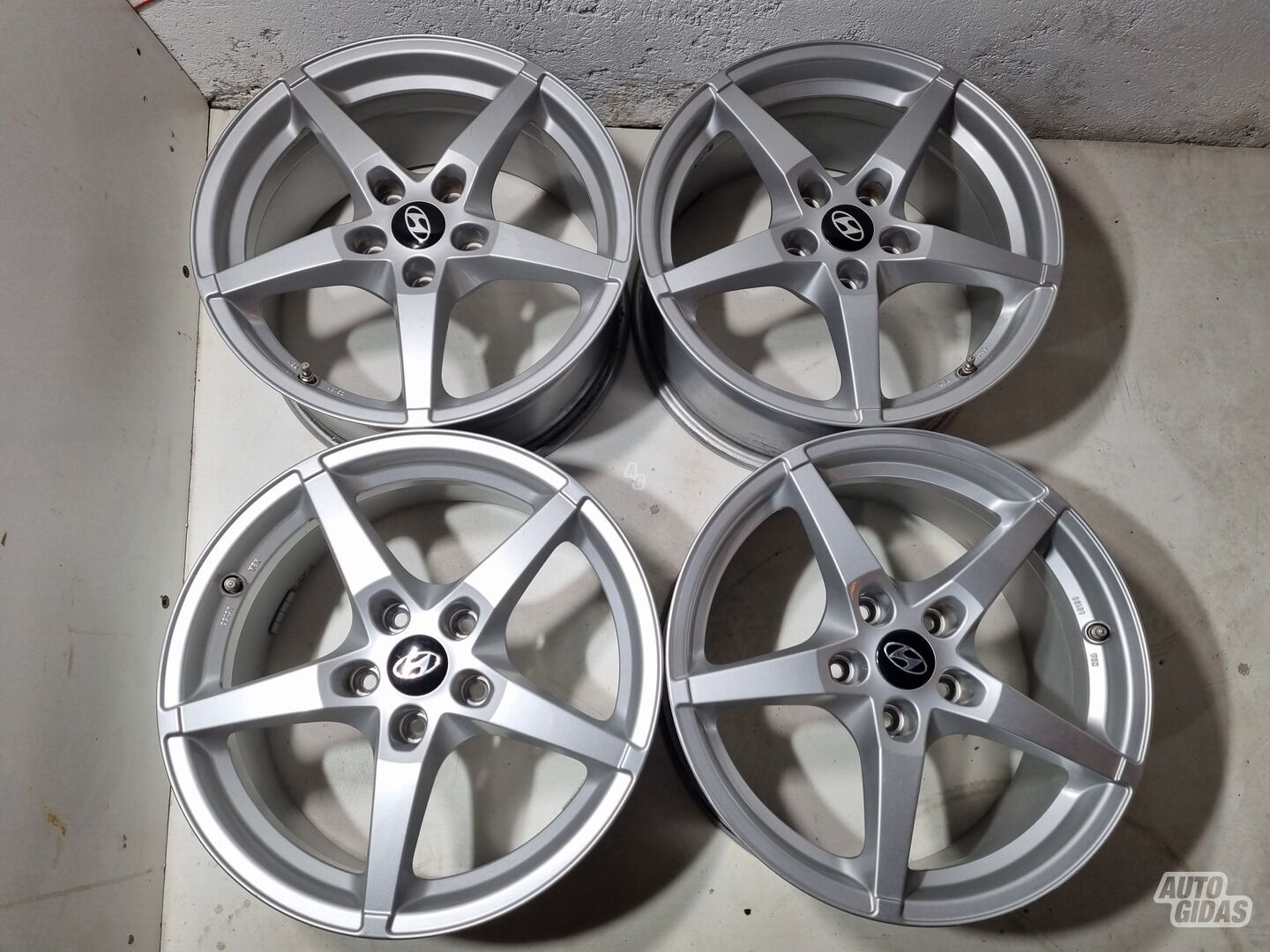 Hyundai R17 light alloy R17 rims