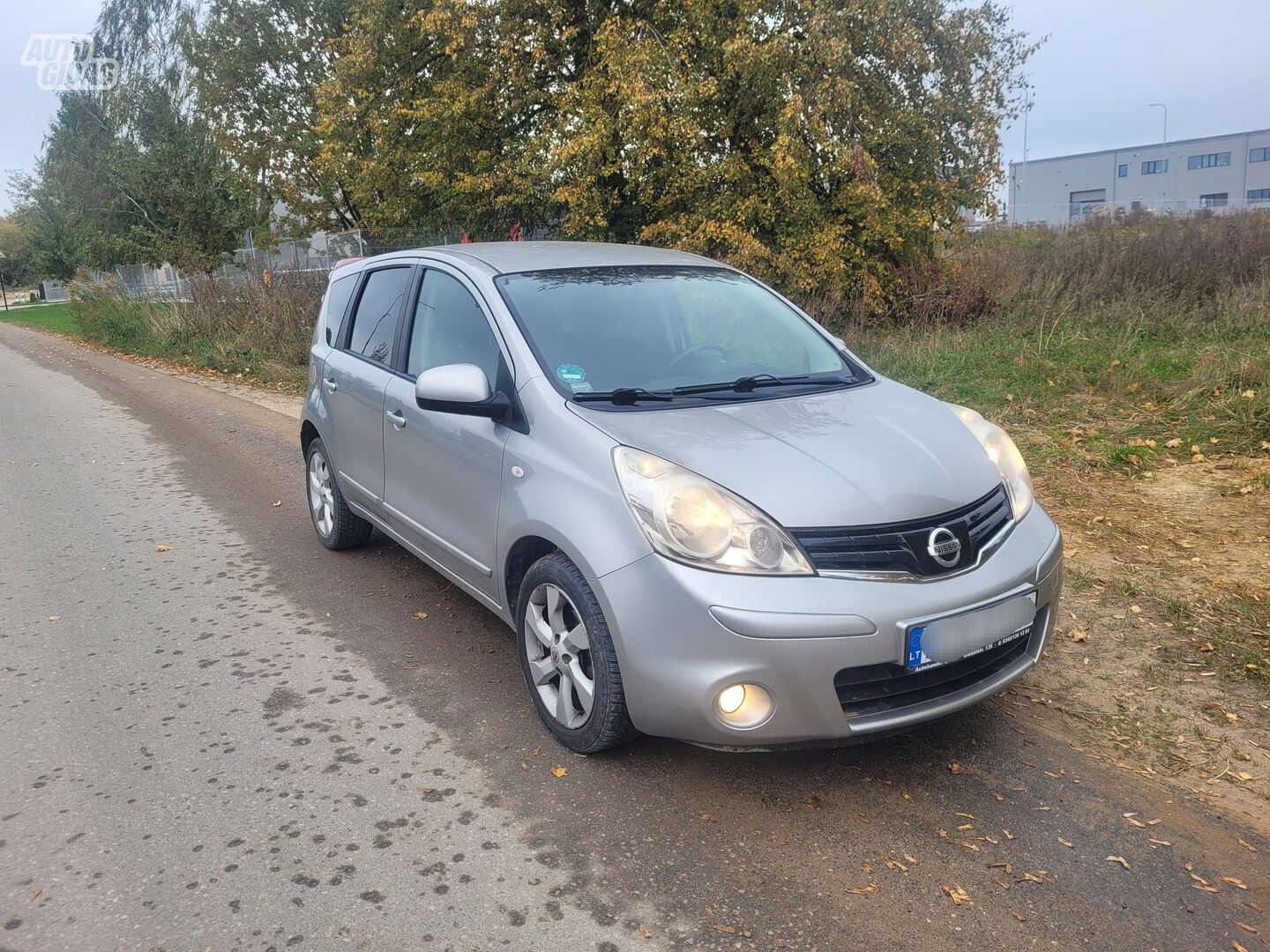 Nissan Note 2009 y Hatchback