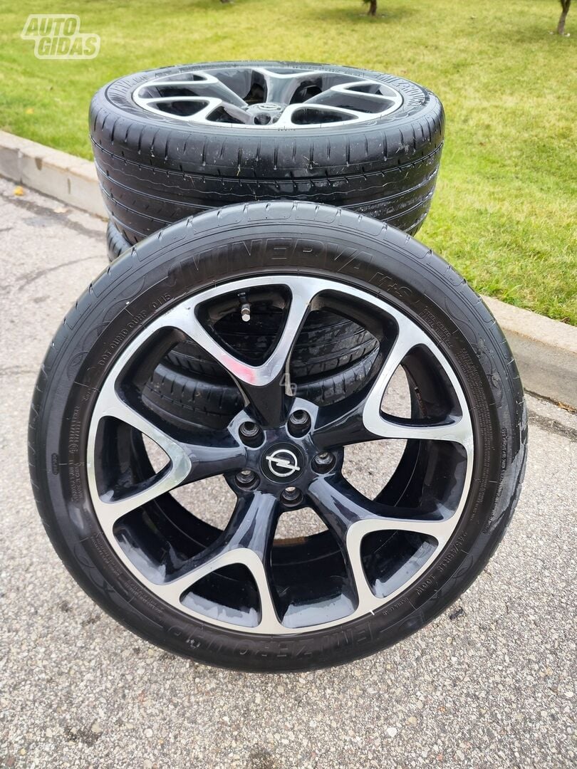 Insignia light alloy R18 rims