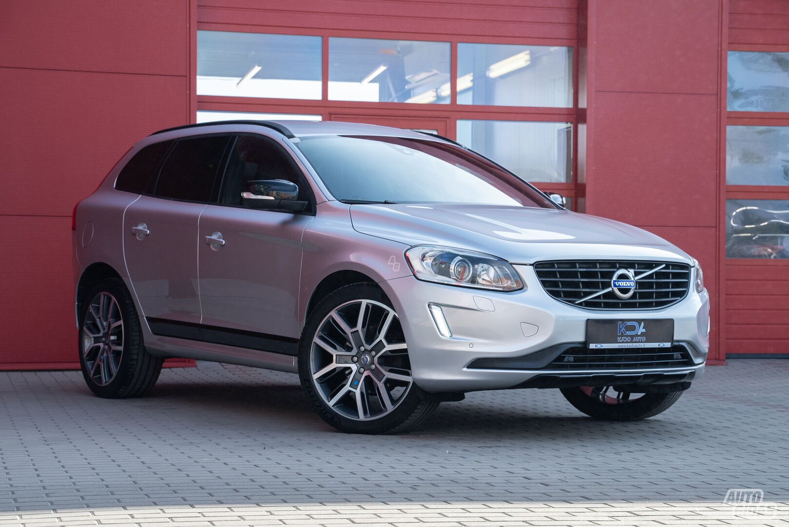 Volvo XC60 2017 г Внедорожник / Кроссовер