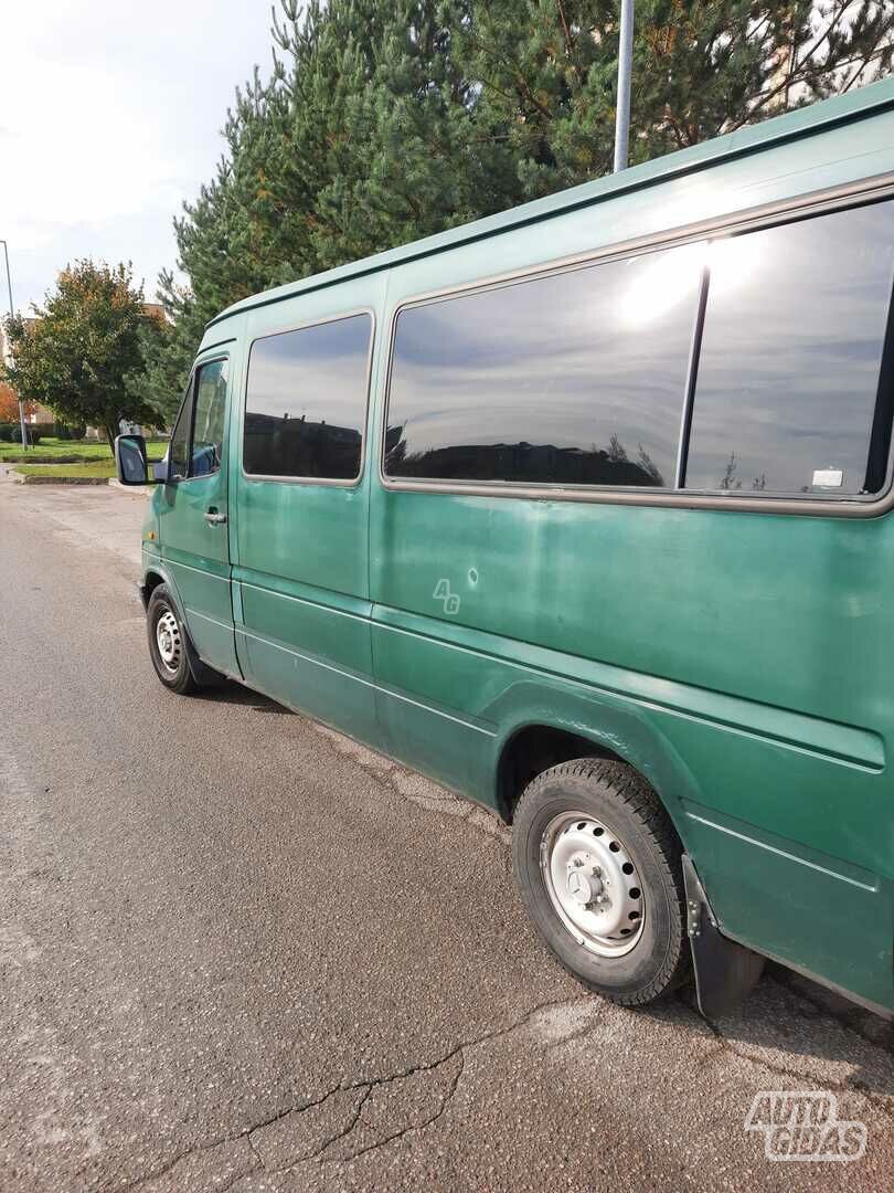 Mercedes-Benz 212 1999 y Minibus